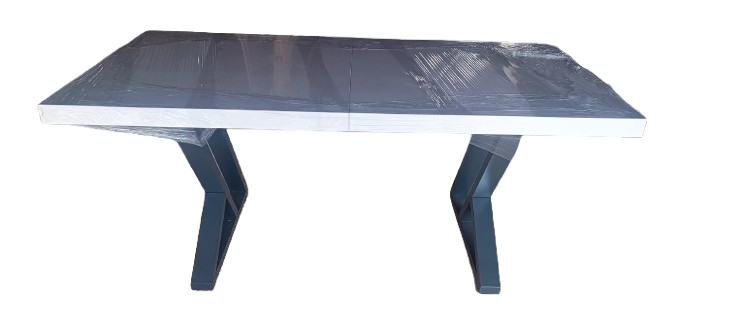 Masă din lemn masiv