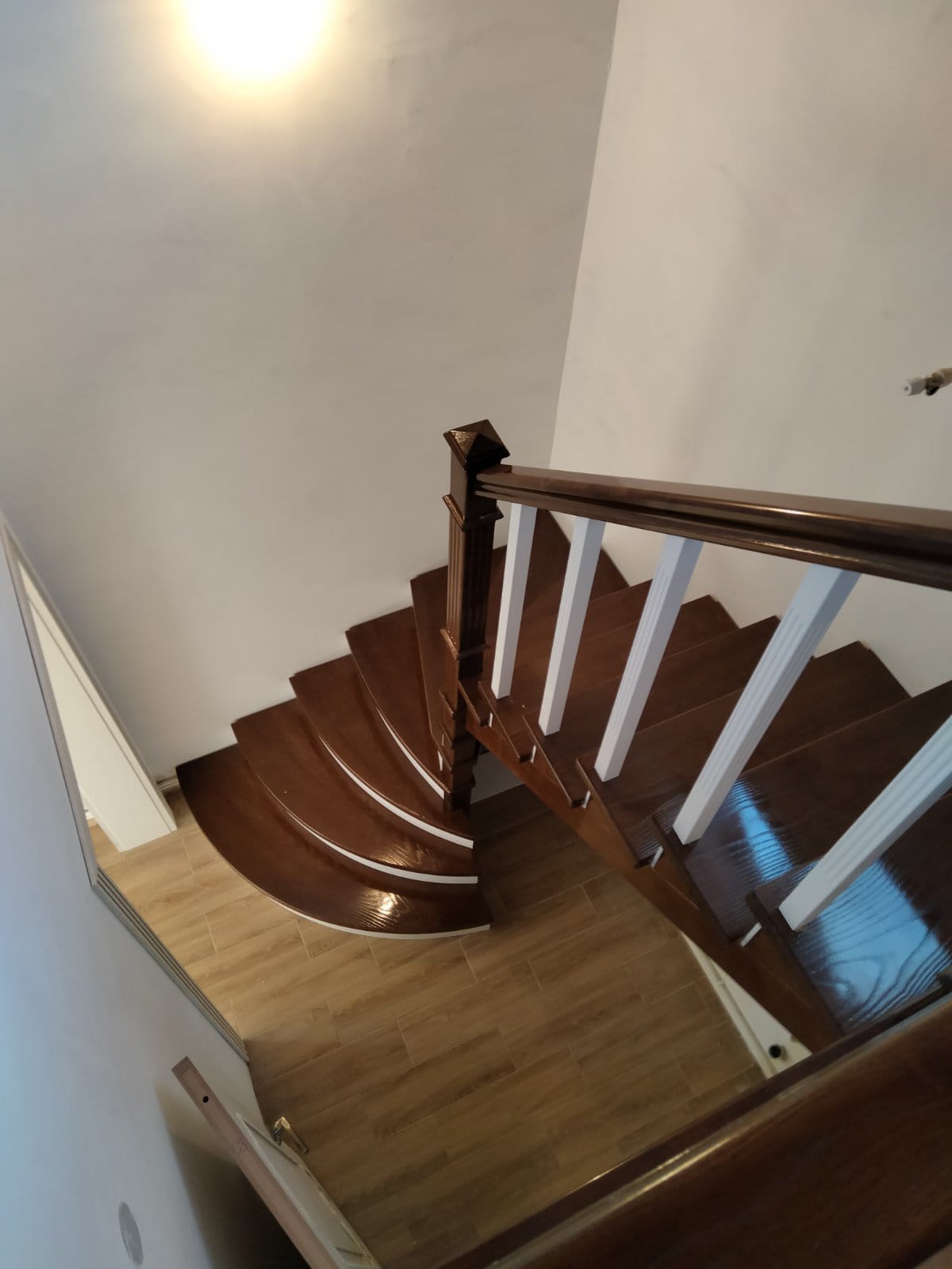 Scară din lemn masiv