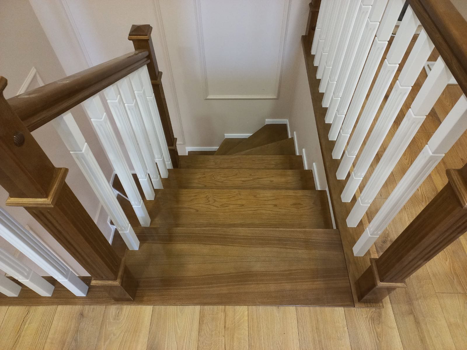 Scară din lemn masiv