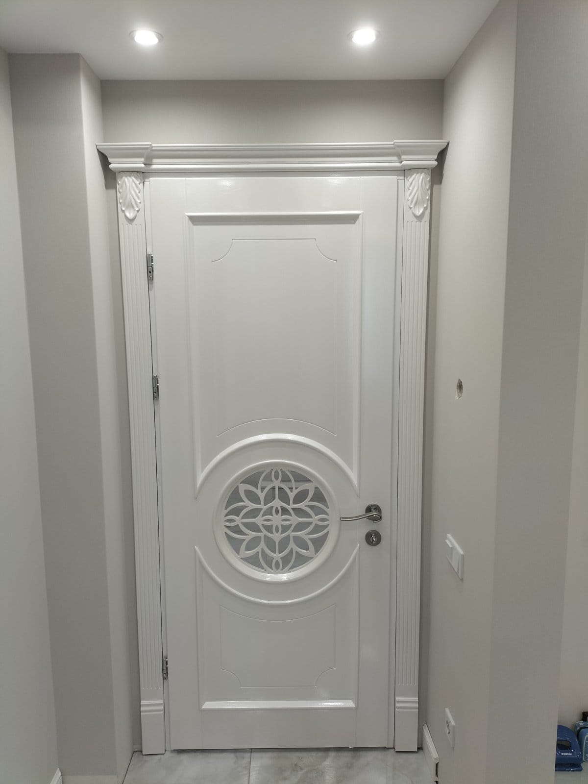 Ușă din lemn masiv