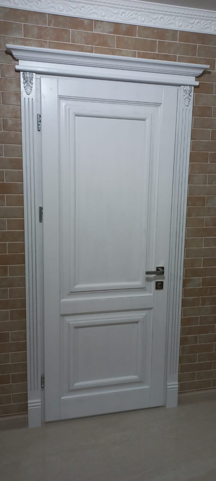 Ușă din lemn masiv