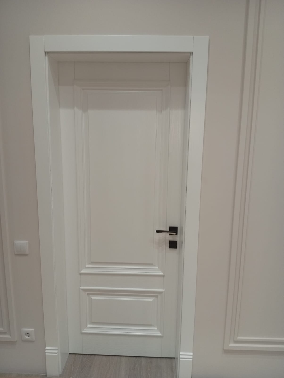 Ușă din lemn masiv