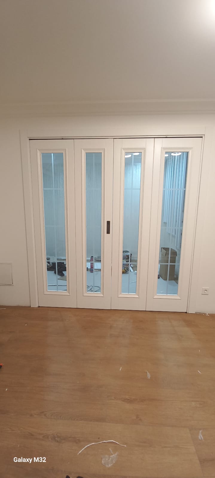 Ușă din lemn masiv